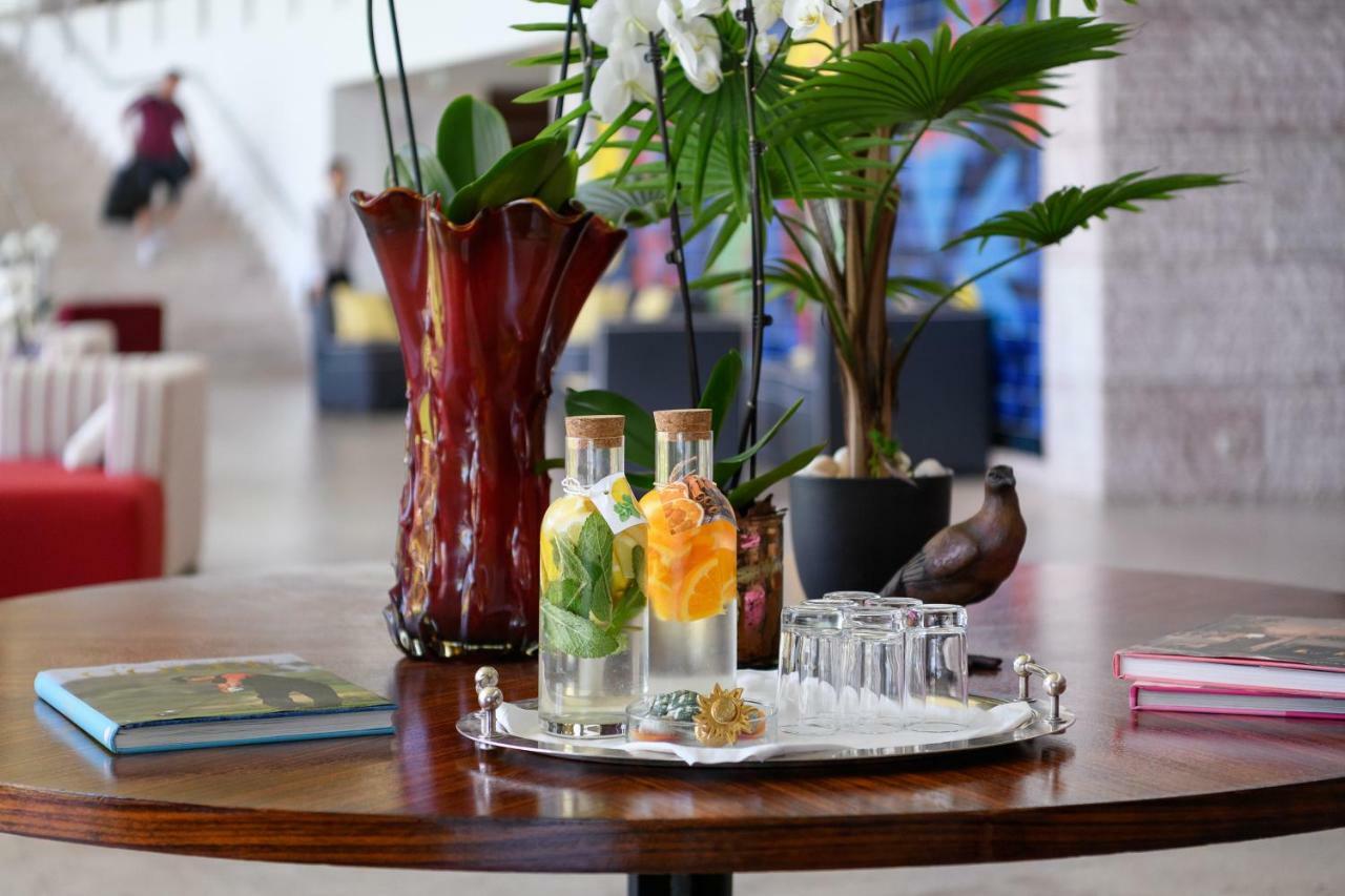 Pestana Vila Sol - Vilamoura Premium Golf Resort Bagian luar foto A bottle of infused water
