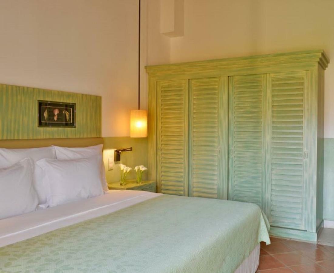 Pestana Vila Sol - Vilamoura Premium Golf Resort Bagian luar foto A bedroom at the hotel